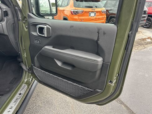 Used 2023 Jeep Wrangler Unlimited Rubicon 4xe w/ Safety Group image 18