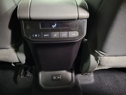 Used 2023 Toyota Highlander L FWD image 27