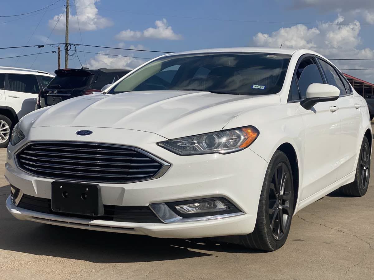 Used 2018 Ford Fusion SE w/ Equipment Group 201A FWD image 3