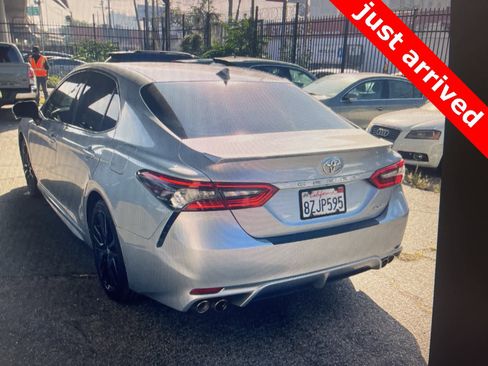 Used 2022 Toyota Camry XSE image 3