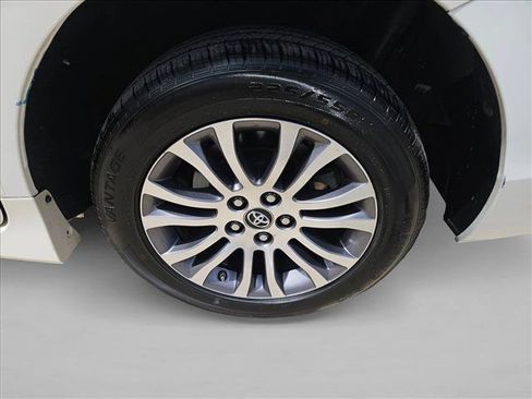 Used 2018 Toyota Sienna XLE FWD image 8