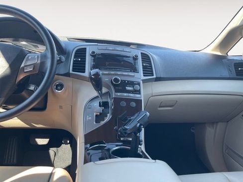 Used 2010 Toyota Venza FWD image 11