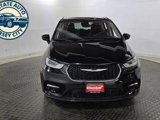 Used 2024 Chrysler Pacifica Limited FWD video 2