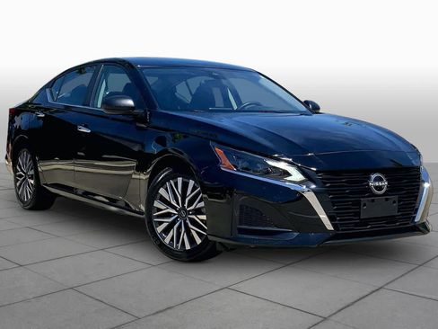 Used 2024 Nissan Altima 2.5 SV FWD image 3