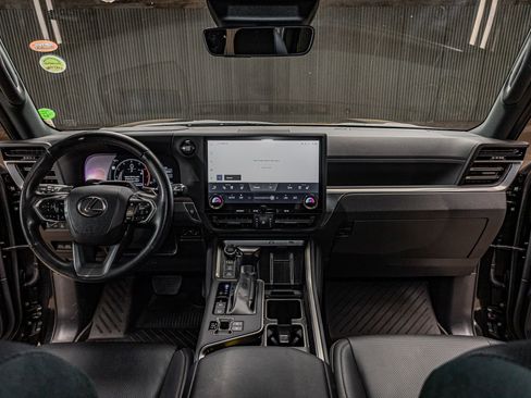 Used 2025 Lexus GX 550 AWD/4WD image 16