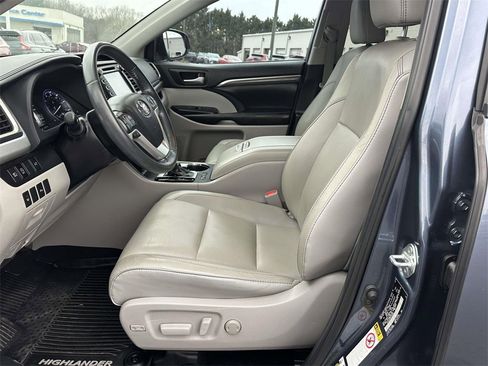 Used 2019 Toyota Highlander Limited image 4