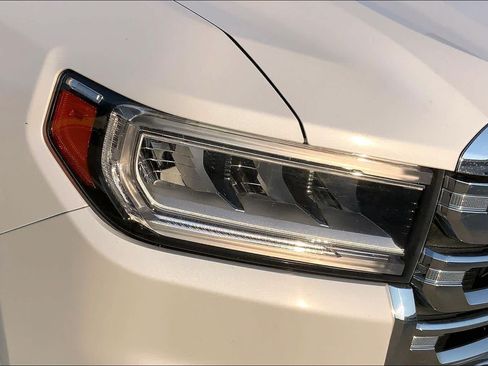 Used 2020 GMC Acadia SLT w/ Premium Package FWD image 28