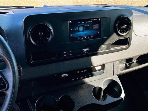 Used 2024 Mercedes-Benz Sprinter 2500 image 5