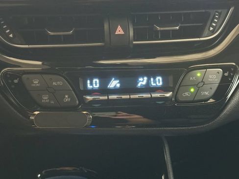 Used 2019 Toyota C-HR Limited FWD image 17