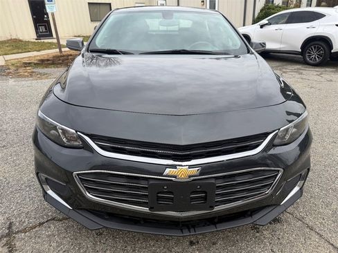 Used 2017 Chevrolet Malibu LT image 8