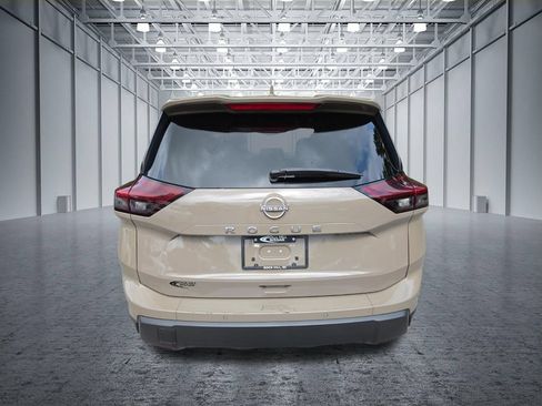Certified 2025 Nissan Rogue SV FWD image 7