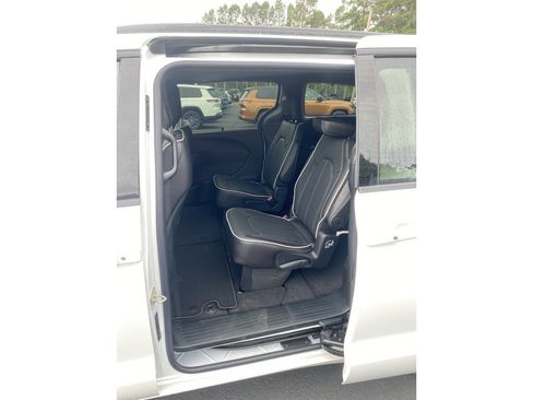 New 2027 Chrysler Pacifica Limited w/ S Appearance Package FWD image 26