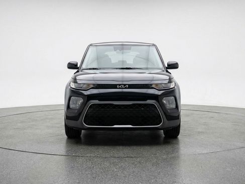 Used 2025 Kia Soul LX w/ LX Technology Package image 2