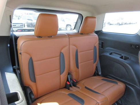 Used 2019 GMC Acadia SLT AWD/4WD image 25