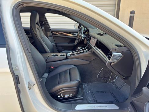 Used 2019 Porsche Panamera RWD image 14