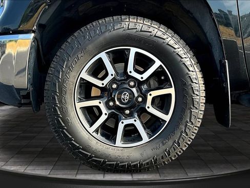Used 2019 Toyota Tundra Limited w/ Limited Premium Package AWD/4WD image 31