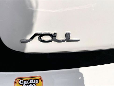 Used 2016 Kia Soul ! w/ Premium Package image 26