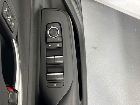 Used 2024 Toyota Prius Prime Premium image 17