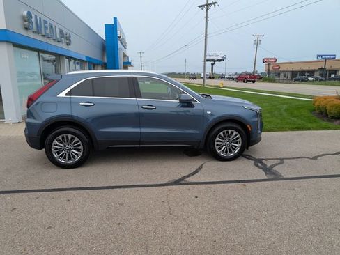 Used 2025 Cadillac XT4 Premium Luxury AWD/4WD image 2