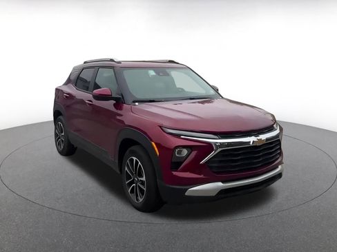 Used 2025 Chevrolet TrailBlazer LT image 3