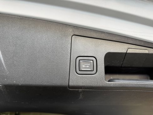 Used 2024 Cadillac XT5 Premium Luxury image 36