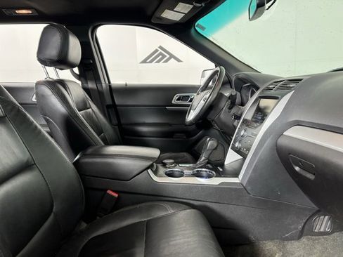 Used 2014 Ford Explorer XLT w/ Equipment Group 202A image 11