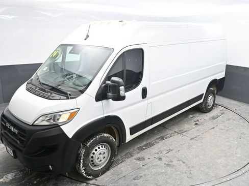 Used 2024 RAM ProMaster 2500 w/ Convenience Group image 20