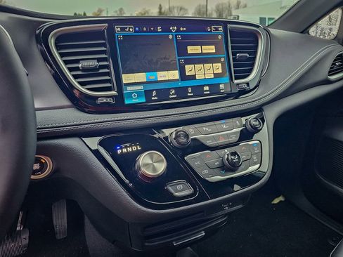 New 2026 Chrysler Pacifica Select image 21