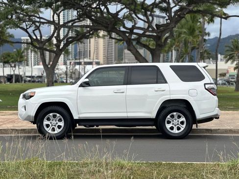 Used 2016 Toyota 4Runner SR5 image 2