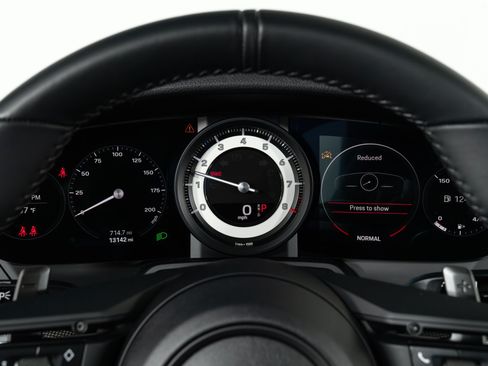 Used 2024 Porsche 911 Carrera RWD image 26