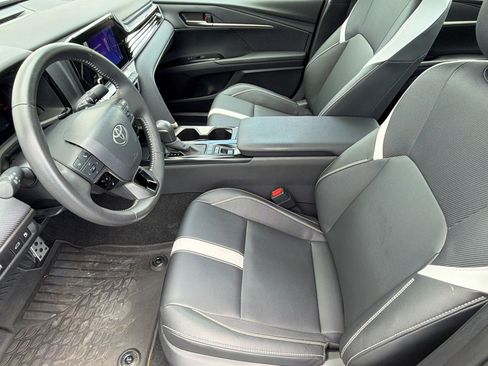 Used 2025 Toyota Camry SE w/ Convenience Package FWD image 27