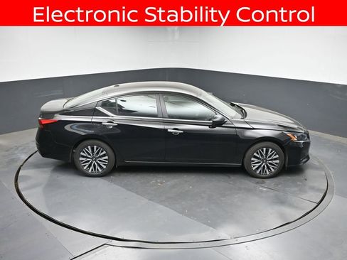 Used 2025 Nissan Altima 2.5 SV image 23