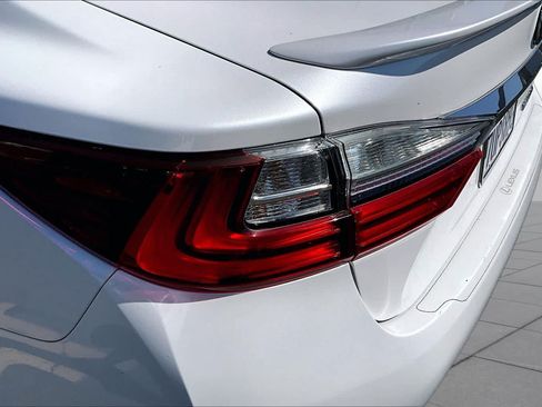 Used 2016 Lexus ES 300h w/ Navigation System Package FWD image 28