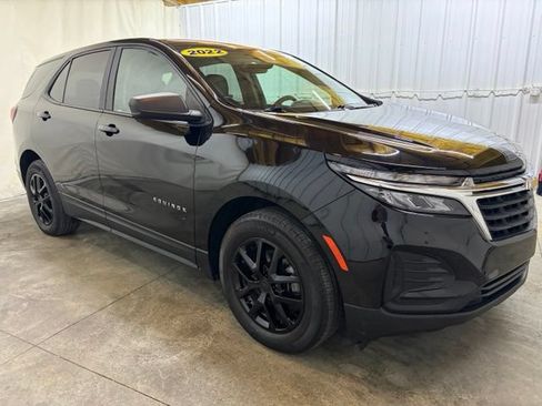 Used 2022 Chevrolet Equinox LS w/ LS Convenience Package FWD image 4