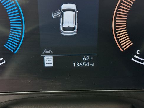 Used 2024 Hyundai Kona SEL image 13