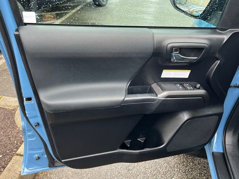 Used 2019 Toyota Tacoma TRD Off-Road image 10