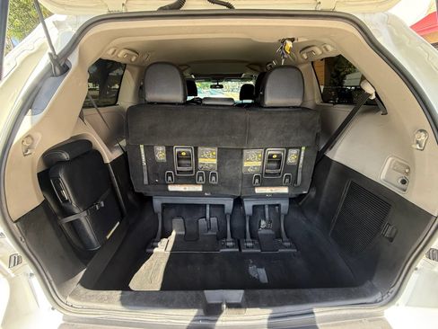 Used 2016 Toyota Sienna SE w/ SE Preferred Package FWD image 18