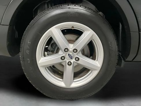 Used 2018 Ford Explorer XLT w/ Equipment Group 201A FWD image 27