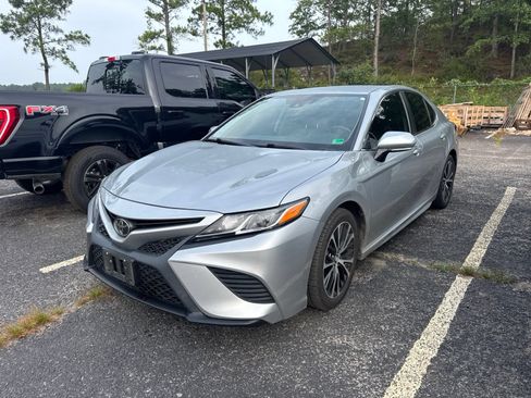 Used 2019 Toyota Camry SE w/ Convenience Package FWD image 1