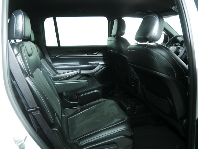 Used 2023 Jeep Grand Cherokee L Laredo AWD/4WD image 14