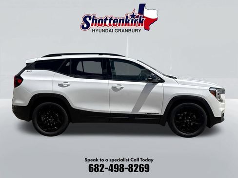 Used 2022 GMC Terrain SLT w/ Elevation Edition FWD image 5