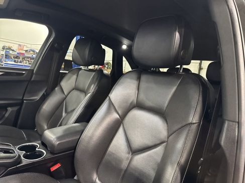 Used 2018 Porsche Macan image 17