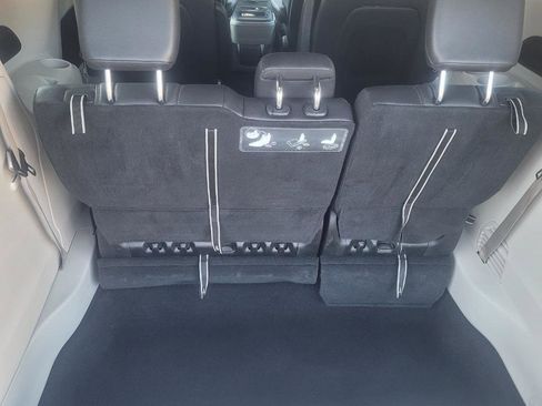 Used 2017 Chrysler Pacifica Touring-L w/ Tire & Wheel Group image 38