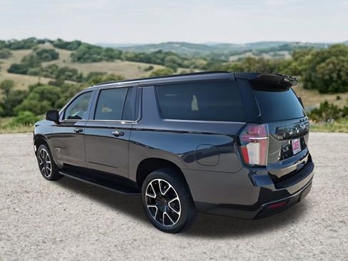 Used 2022 Chevrolet Suburban RST w/ Luxury Package RWD image 8