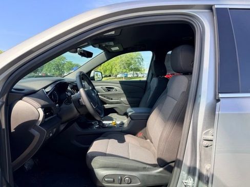 Used 2023 Chevrolet Traverse LT w/ Rear Camera Mirror Package AWD/4WD image 7