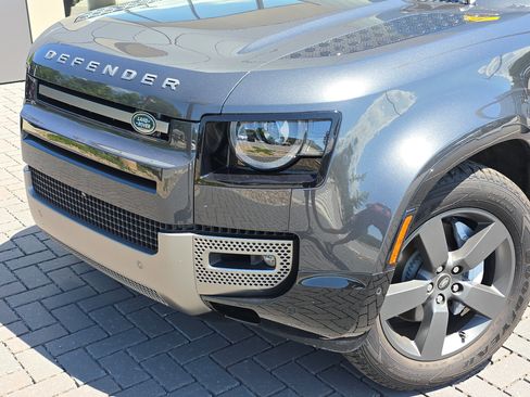 Certified 2025 Land Rover Defender 110 X-Dynamic SE AWD/4WD image 9