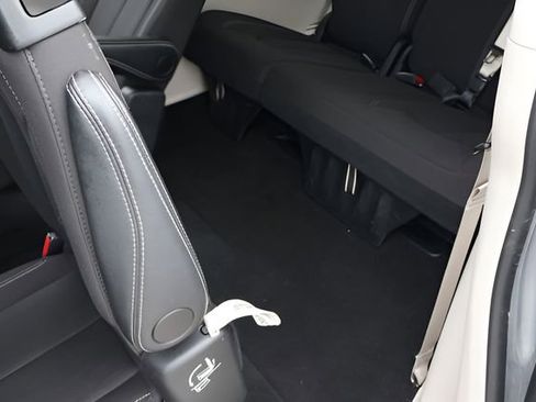 Used 2024 Chrysler Voyager LX image 21