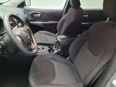Used 2021 Jeep Cherokee Latitude FWD image 17