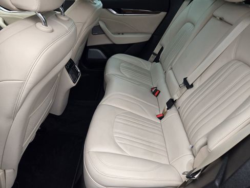 Used 2019 Maserati Levante GranLusso AWD/4WD image 28