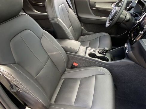 Certified 2025 Volvo XC40 B5 Core w/ Protection Package Premier image 12